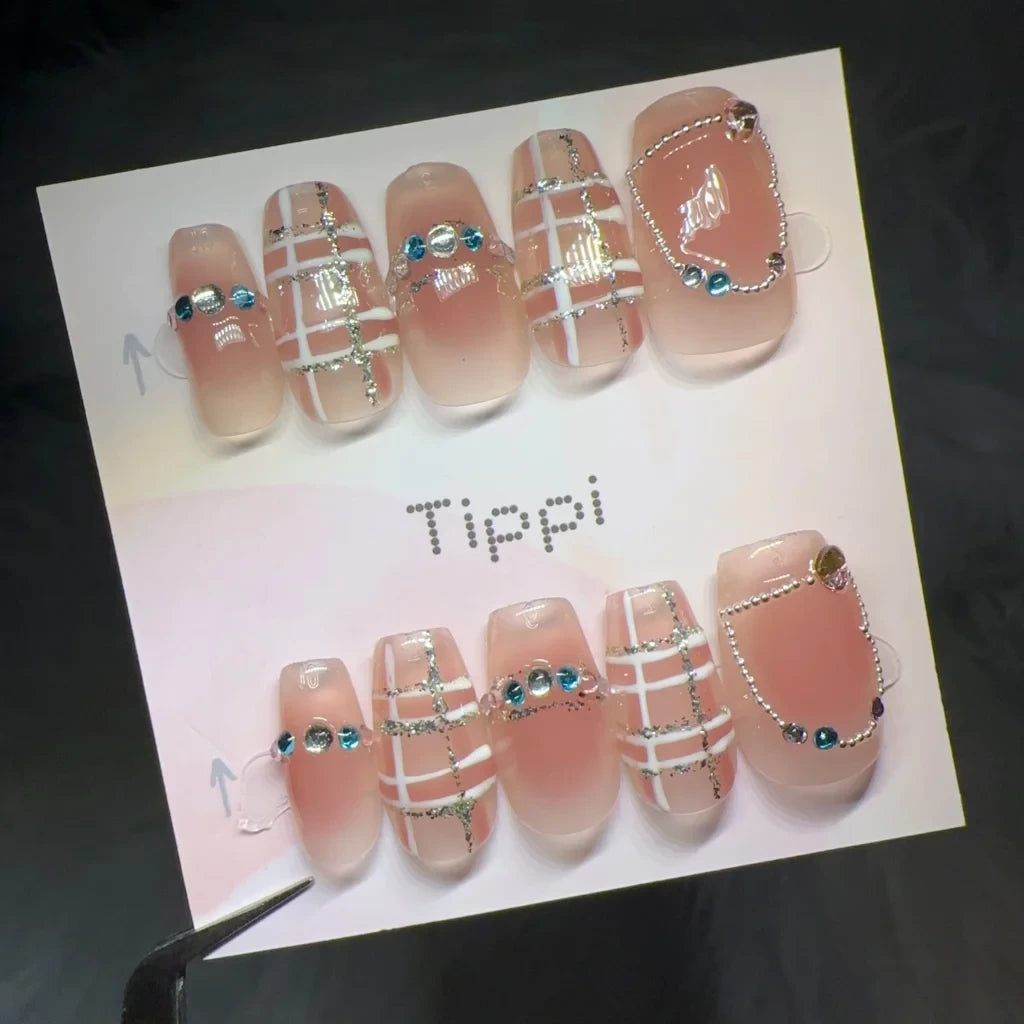 Ava | Tippi